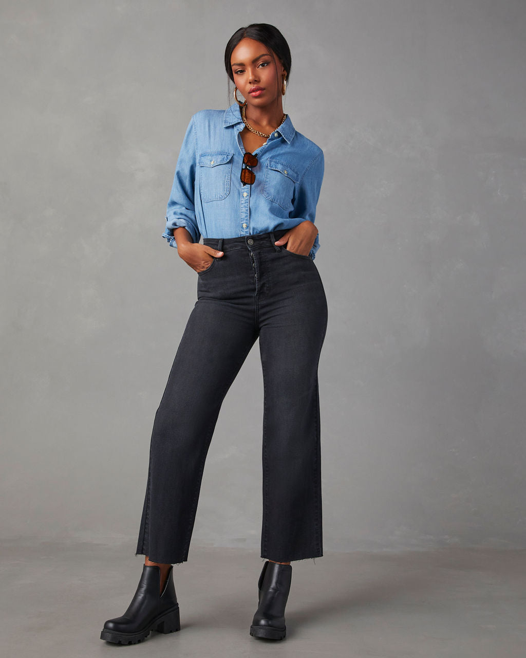 How to Wear a Wide Leg Jeans Outfit - Venti Fashion