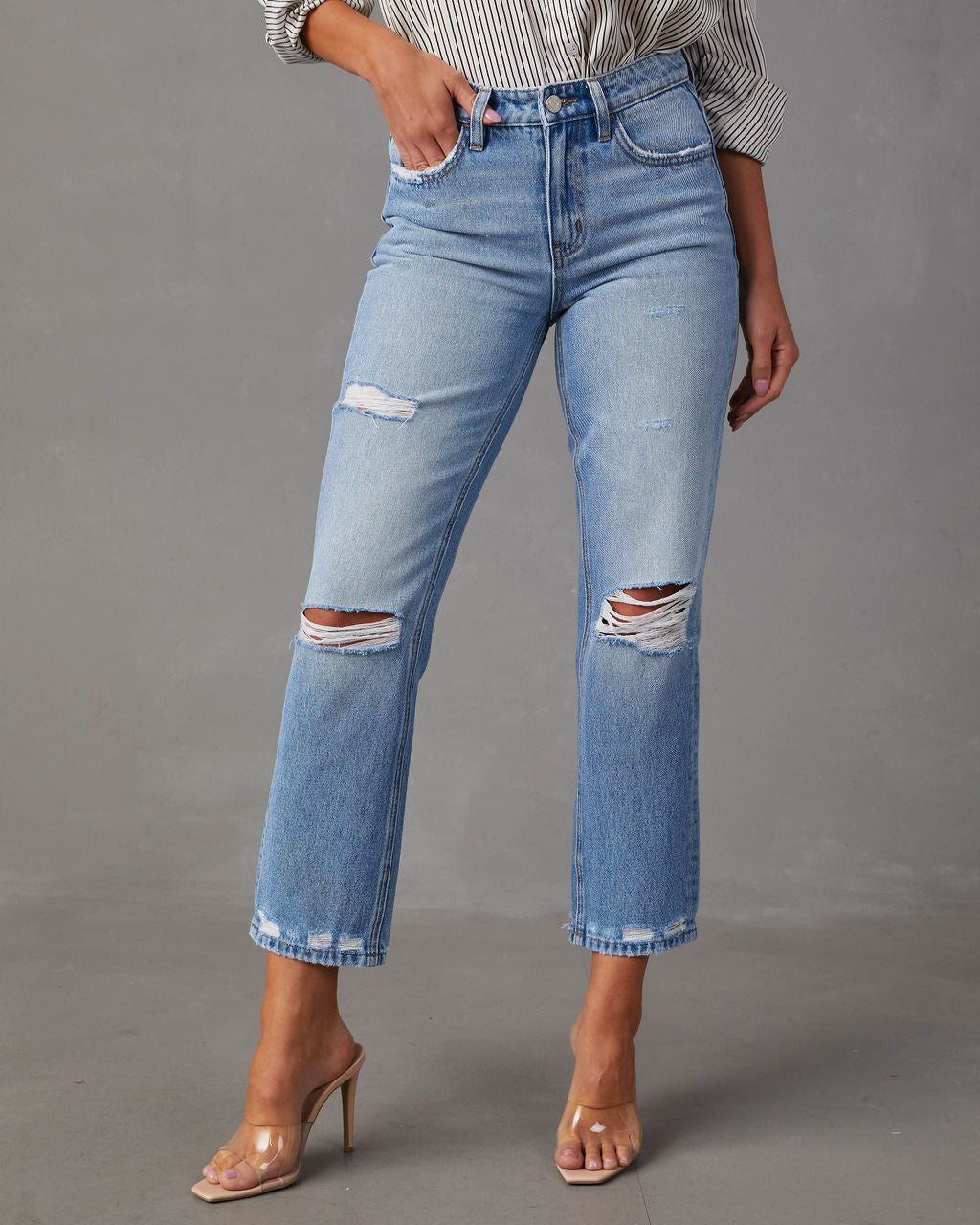 Distressed cropped hot sale jeans womens